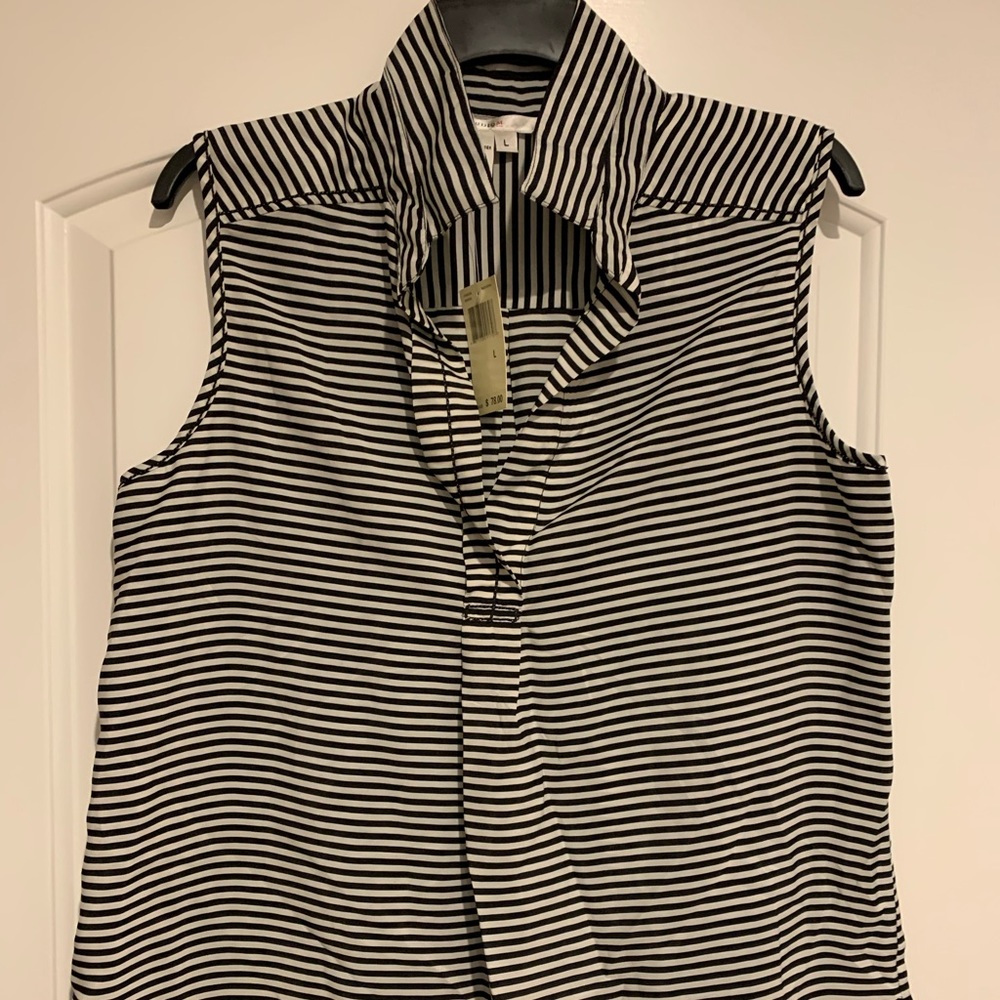 Women sleeveless blouse size L NEW